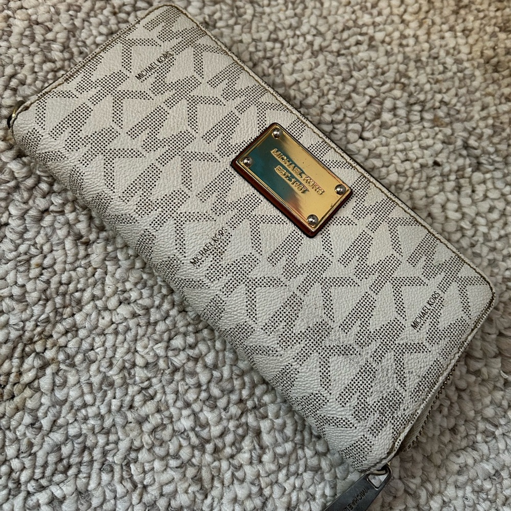 White long wallet